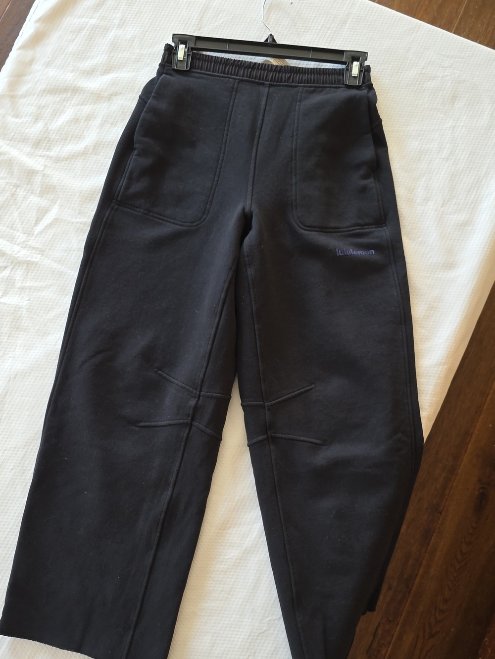 LULULEMON wide leg barrel sweat pants! Xs